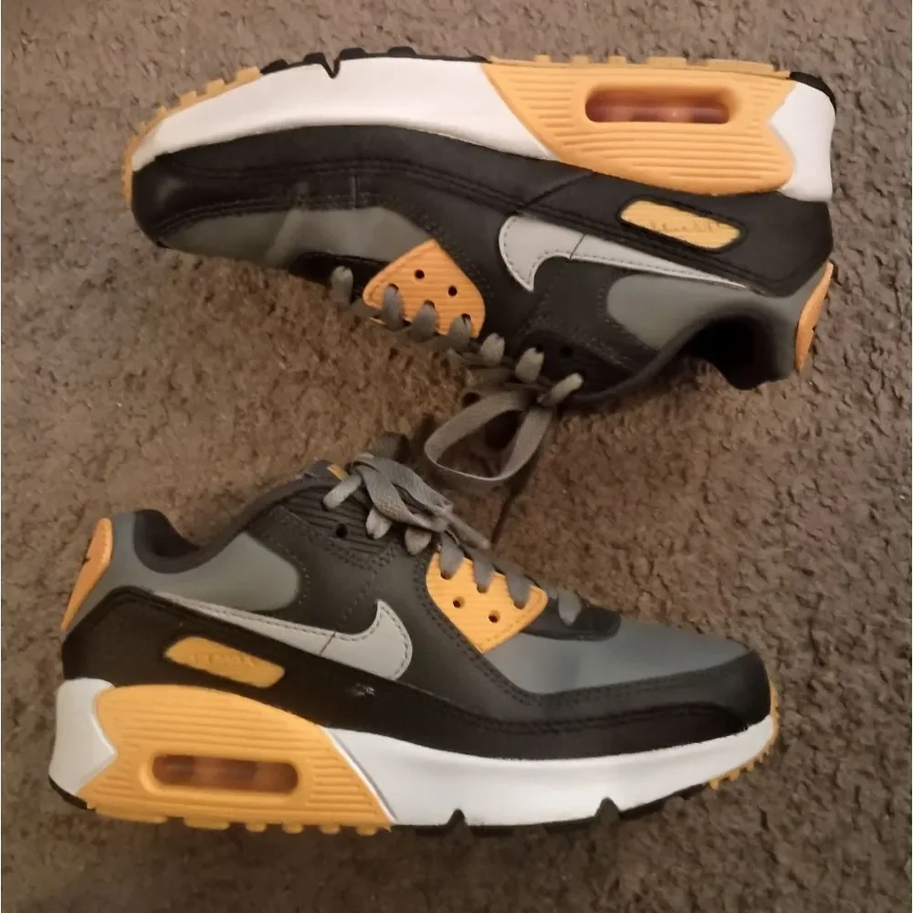 Nike Air Max 90 Smoke Grey/ Lt Smoke Grey (HF6358 004) GS Size 3 PRE-OWNED